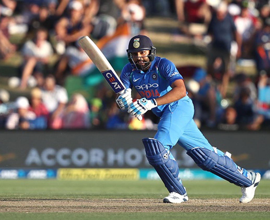 রোহিত শর্মা: হিট ম্যানের ধারাবাহিকতা নিয়েও প্রশ্ন রয়েছে। তবে, ধওয়নের সঙ্গে ওপেন করবেন তিনিই। বিশ্বকাপের আগে নিজেকে ঝালিয়ে নেওয়ার শেষ সুযোগ রোহিতের সামনে।