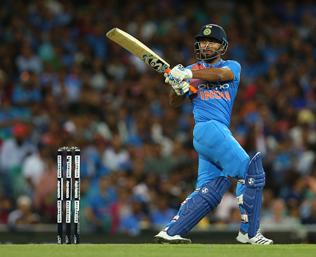 ঋষভ পন্থ: বেশ কিছু দিন ধরেই তিনি আলোচনার মধ্যে ছিলেন। বাঁহাতি ঋষভের ব্যাটিং দক্ষতা নিয়ে কোনও প্রশ্নই নেই। হাতে বিভিন্ন রকমের শট রয়েছে।