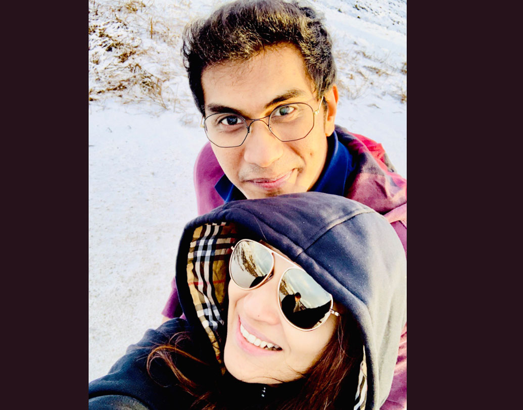 হনিমুনে গিয়ে একটি ঘনিষ্ঠ সেলফি পোস্ট করার পর সৌন্দর্যার সম্পর্কে আপত্তিকর মন্তব্য করেন কেউ কেউ। তাঁর দ্বিতীয় বার বিয়ে করার প্রসঙ্গ তুলে খোঁচাও দেওয়া হয়।