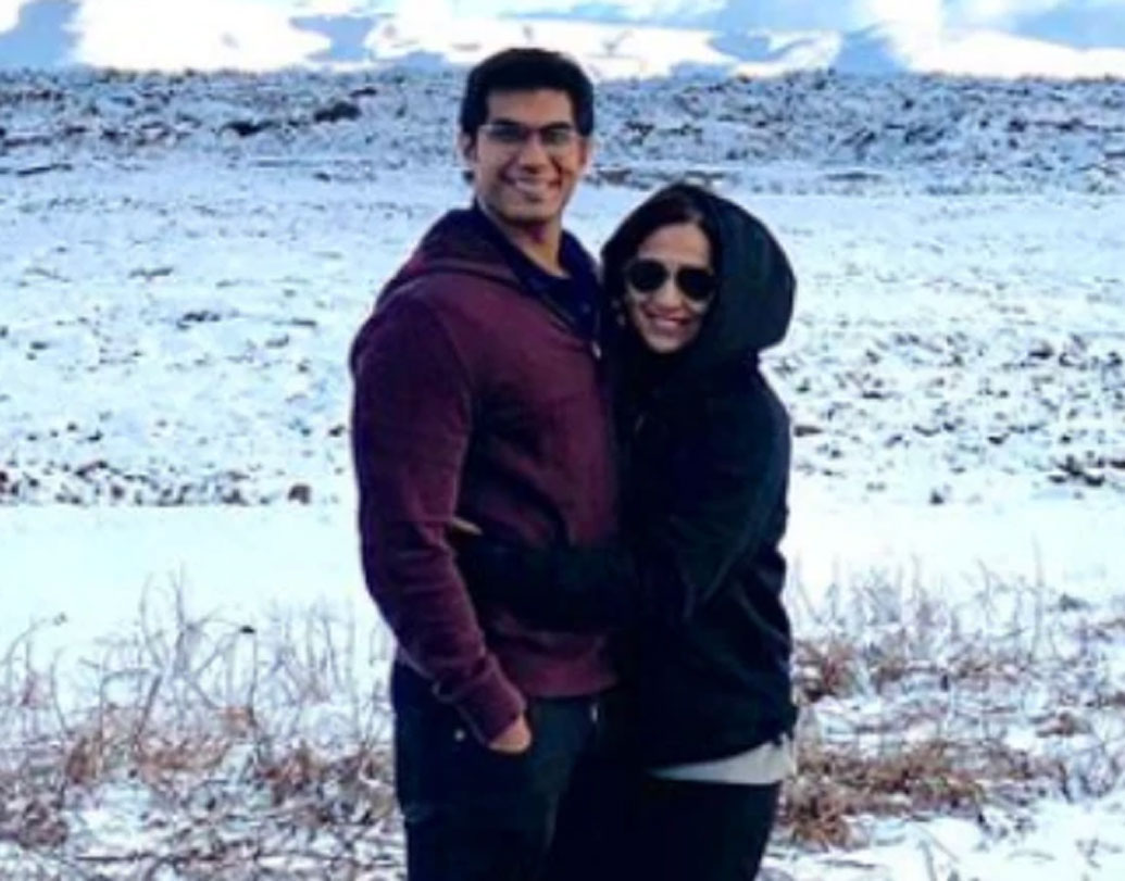 আইসল্যান্ডে গিয়ে সৌন্দর্যা লেখেন, #আইসল্যান্ড #হনিমুন #ফ্রিজিং#লাভিংইট#লিভিংলাইফ#গডস আর উইদ আস#মিসিংবেদ। আইসল্যান্ডে বেড়াতে গিয়েও ছেলেকে যে মা বেশ মিস করেছিলেন তা বোঝাই গিয়েছে।