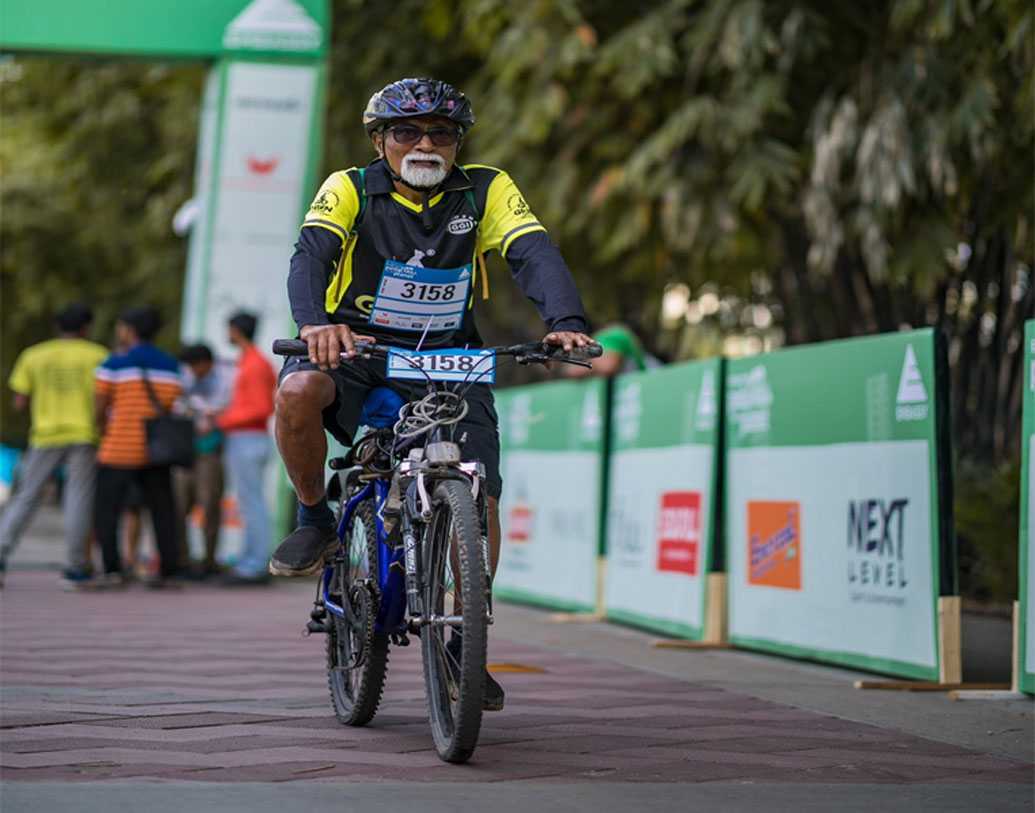 ৬৮ বছর বয়সে শুরু করলেন মাউন্টেনিয়ারিং। ২০ বার ট্রেকে গিয়েছেন হিমালয়ে, ১৪ বার পশ্চিমঘাটে গিয়েছেন, জয় করেছেন মাউন্ট কৈলাশ শৃঙ্গ।