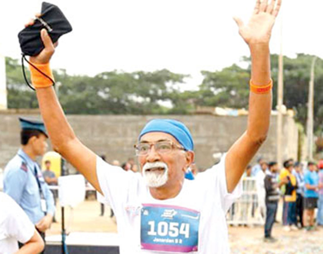 ভার্টিকাল রানেও অংশ নিয়েছেন এই ‘তরুণ’। চার বার ৩২ তলা বাড়ি, এক বার ৫২ তলা বাড়ি, এক বার ৬৪ তলা বাড়িতেও দৌড়ে উঠেছেন। দুবাইয়ে ২৮০ মিটারের একটি বাড়িতে ১৬০০ সিঁড়ি দিয়ে উঠেছিলেন ২২ মিনিটে।