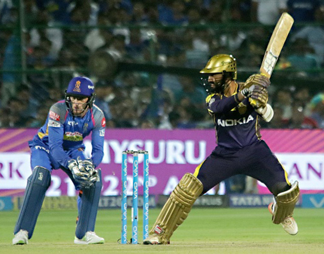 দীনেশ কার্তিক: কেকেআর-এর অধিনায়ক কার্তিক এই মুহূর্তে টি২০তে অন্যতম সেরা ক্রিকেটার। গত বার ১৬টি ম্যাচে করেছিলেন ৪৯৮ রান।