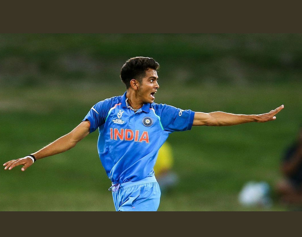 কমলেশ নাগারকোটি: অনূর্ধ্ব-১৯ বিশ্বকাপজয়ী পেসার কমলেশ। জয়পুরের ১৮ বছরের ছেলেটির হাত থেকে প্রায়ই ১৪৫-১৫০ কিমি গতিতে বল বেরোতে দেখে অবাক হয়ে গিয়েছিলেন গ্লেন ম্যাকগ্রা, সৌরভ গঙ্গোপাধ্যায়রা। গত বার চোটের জন্য খেলতে পারেননি। এ বারে তাঁর কাছে থেকে ভাল কিছু আশা করবে নাইটরা।