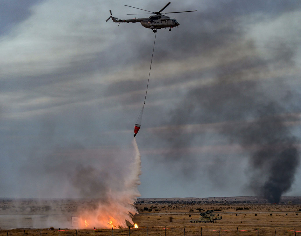 বিশেষজ্ঞদের মতে, উপর মহল থেকে কোনও নির্দেশ এলেই বায়ুসেনা যেন শক্তি প্রদর্শন করতে পারে, সেই জন্যই এই সেনা মহড়া।