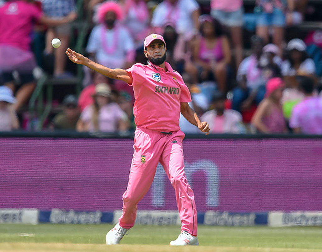 ইমরান তাহির: বিশ্বের অন্যতম সেরা লেগ স্পিনার। ৩৮ ম্যাচ খেলা তাহিরের খাতায় রয়েছে পঞ্চাশের বেশি উইকেট।