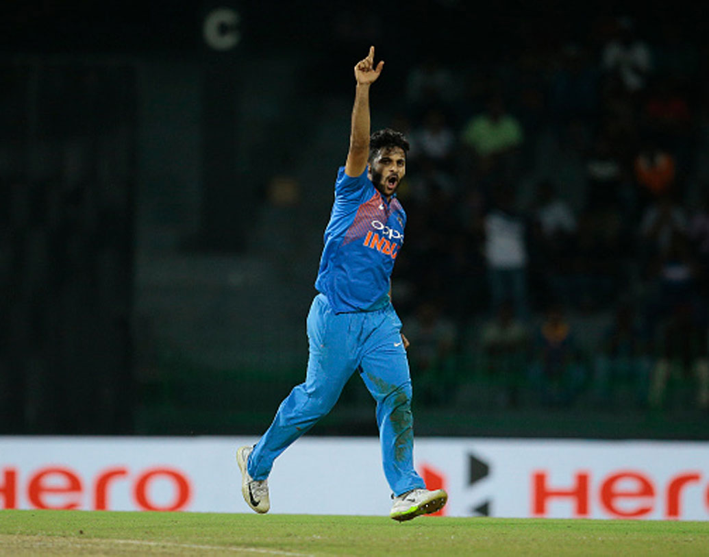 শার্দুল ঠাকুর: ভারতের মিডিয়াম পেস বোলারটির দিকে বিশেষ নজর রয়েছে জাতীয় নির্বাচকদের। যদিও এখনও জাতীয় দলে নিয়মিত সদস্য হতে পারেননি। ২৬টি ম্যাচে ২৮ উইকেট দখল করেছেন।