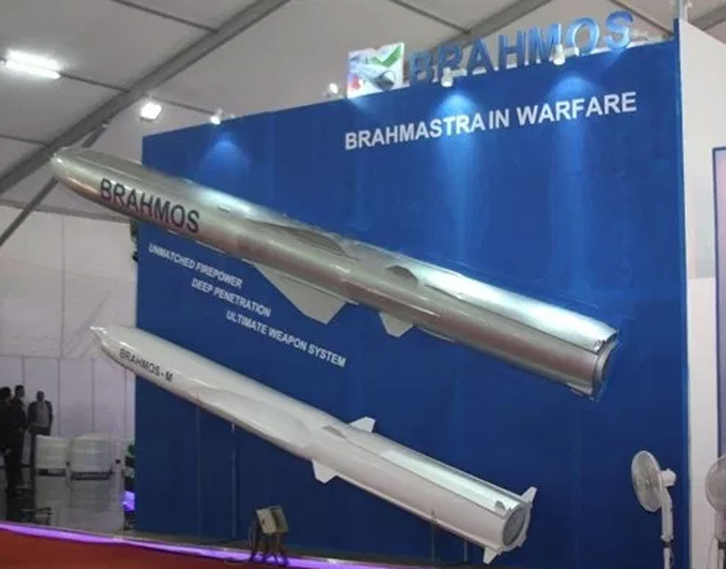 পৃথিবীর সবচেয়ে দ্রুতগামী ক্রুজ মিসাইল ব্রহ্মস রয়েছে ভারতের সশস্ত্র বাহিনীর হাতে। ব্রহ্মস— ভারত ও রাশিয়ার যৌথ উদ্যোগে তৈরি। বাতাসে শব্দের যা গতিবেগ তার চার গুণ বেগে লক্ষ্যবস্তুর দিকে ছুটে যেতে সক্ষম ব্রহ্মস। ফলে র‌্যাডারে ধরা পড়লেও মাঝ পথে তাকে রোখা খুব কঠিন।