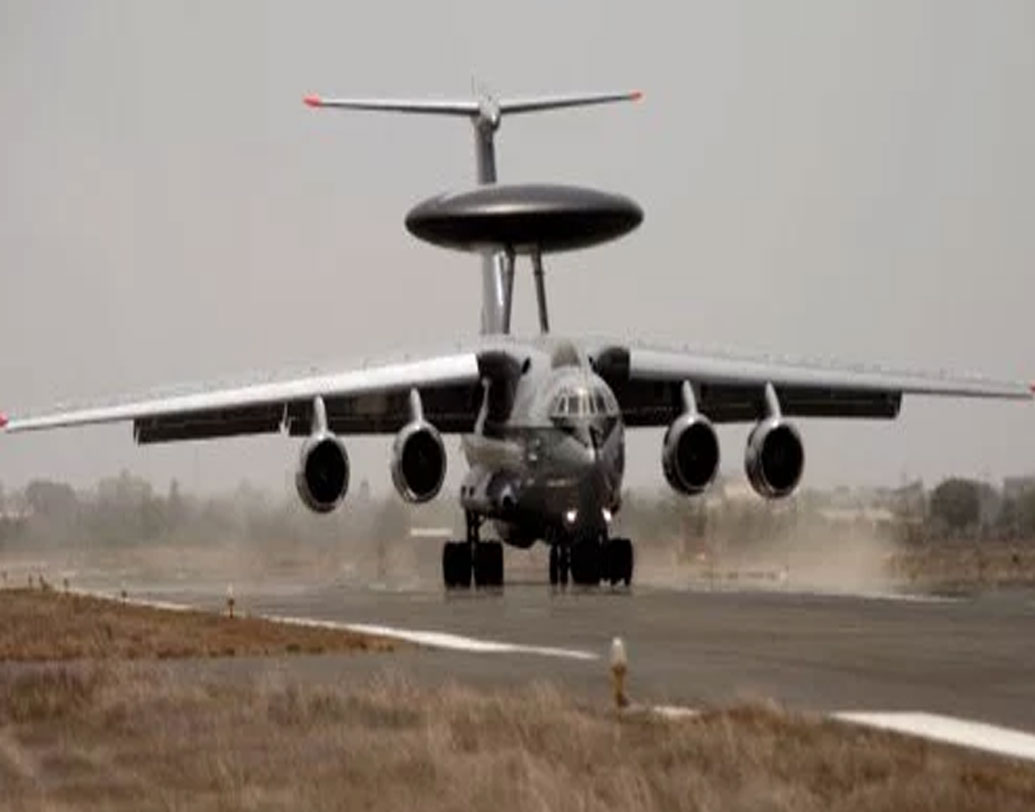 ফ্যালকন রাডার ভারতের সশস্ত্র বাহিনীর অন্যতম উল্লেখযোগ্য সক্ষমতা। ইজরায়েলে তৈরি এই ফ্যালকন রাডার সিস্টেম পৃথিবীর সবচেয়ে শক্তিশালী বা সক্ষম রাডারগুলির মধ্যে অন্যতম। ৩৬০ ডিগ্রি অ্যাক্টিভ ইলেকট্রনিক্যালি স্ক্যানিং অ্যারে হল এই রাডারের অন্যতম বৈশিষ্ট। আকাশপথে প্রতিপক্ষের হামলা যে দিক থেকেই আসুক, এই রাডারের নজর এড়ানো কঠিন।