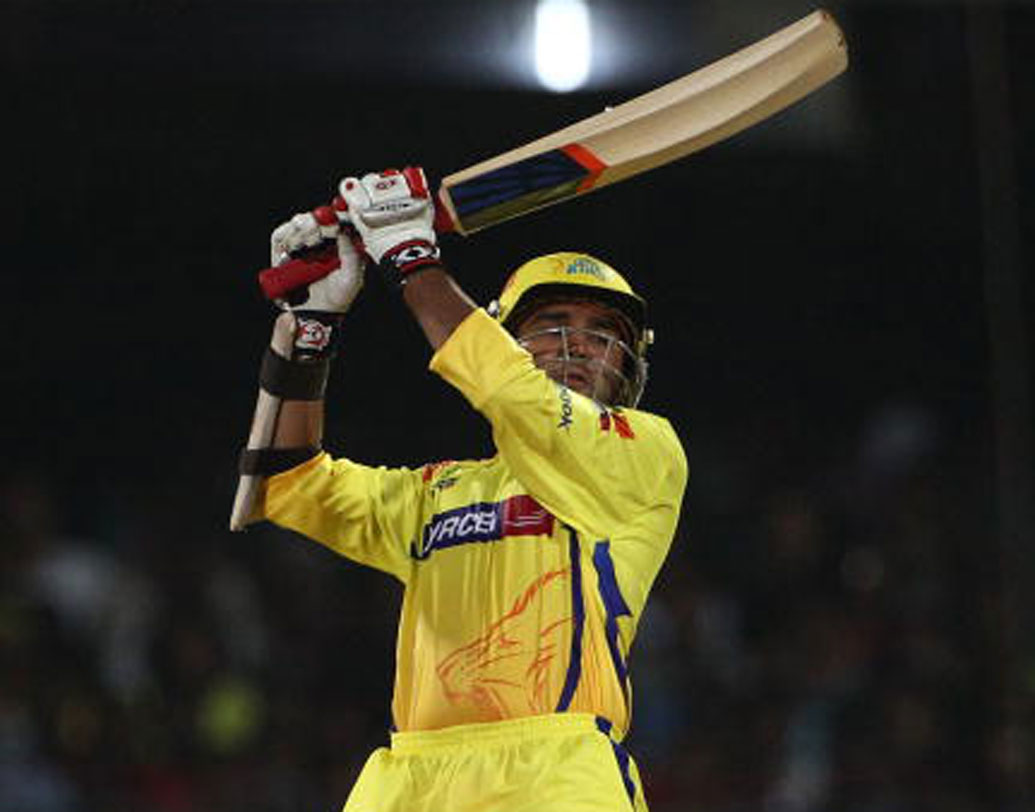 পার্থিব পটেল: সে বার ইনিংস শুরু করেছিলেন। পরবর্তীতে হায়দরাবাদ-সহ বেশ কয়েকটি দলের সদস্য ছিলেন। বর্তমানে জাতীয় দলেও তেমন সুযোগ পাচ্ছেন না। সে দিন করেছিলেন ৩৩ বলে ৩৮ রান।