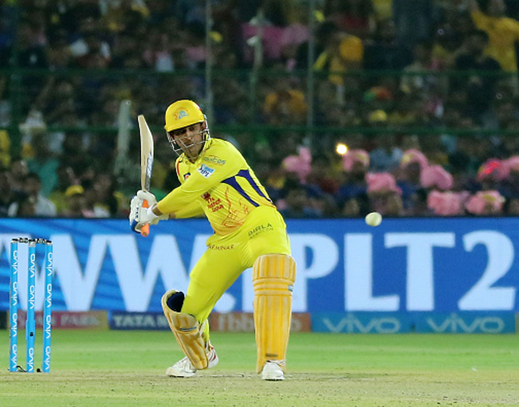 এম এস ধোনি: দলের সব থেকে গুরুত্বপূর্ণ এবং অভিজ্ঞ ক্রিকেটার। ১৭৫টি ম্যাচে চার হাজারের বেশি রান করা ধোনি এখনও দলের অধিনায়ক। সে দিন ১৭ বলে ২৯ রান করেছিলেন।