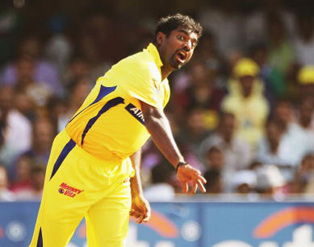 মুথাইয়া মুরলিধরণ: বিশ্বের সর্বকালের সেরা স্পিনারদের মধ্যে অন্যতম। বর্তমানে ক্রিকেট থেকে অবসর নিয়েছেন। প্রথম ফাইনালে গুরুত্বপূর্ণ সময় দুটি উইকেট দখল করেছিলেন। চার ওভারে ৩৯ রান দেন।