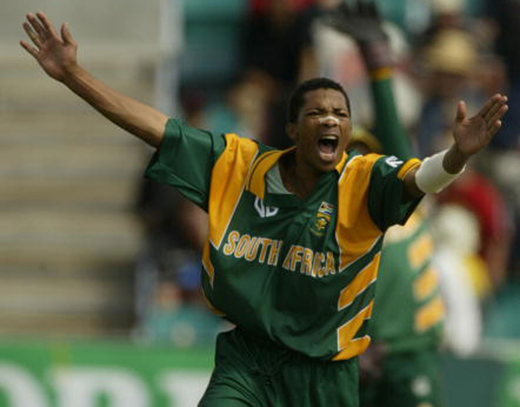 মাখায়া এনটিনি: দক্ষিণ আফ্রিকার পেস বোলারটিও ক্রিকেট থেকে অবসর নিয়েছেন। বর্তমানে কোচের দায়িত্ব পালন করছেন। প্রথম ফাইনালে চার ওভারে ২১ রান দেন।