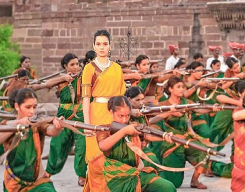 মণিকর্ণিকা: দ্য কুইন অফ ঝাঁসি: আর পাঁচজনের চেয়ে ব্যাতিক্রম কঙ্গনা। কম বাজেটের ছবিকে নিজের দায়িত্বে হিট করাতে পছন্দ করেন তিনি। সম্প্রতি মুক্তি পেয়েছে তাঁর ছবি ‘মণিকর্ণিকা: দ্য কুইন অফ ঝাঁসি’। ভারতে এখনও পর্যন্ত প্রায় ৭০ কোটি টাকার ব্যবসা করেছে ছবিটি। আগামী সপ্তাহে ১০০ কোটির ক্লাবে ঢুকে পড়বে বলে আশা বিশেষজ্ঞদের।