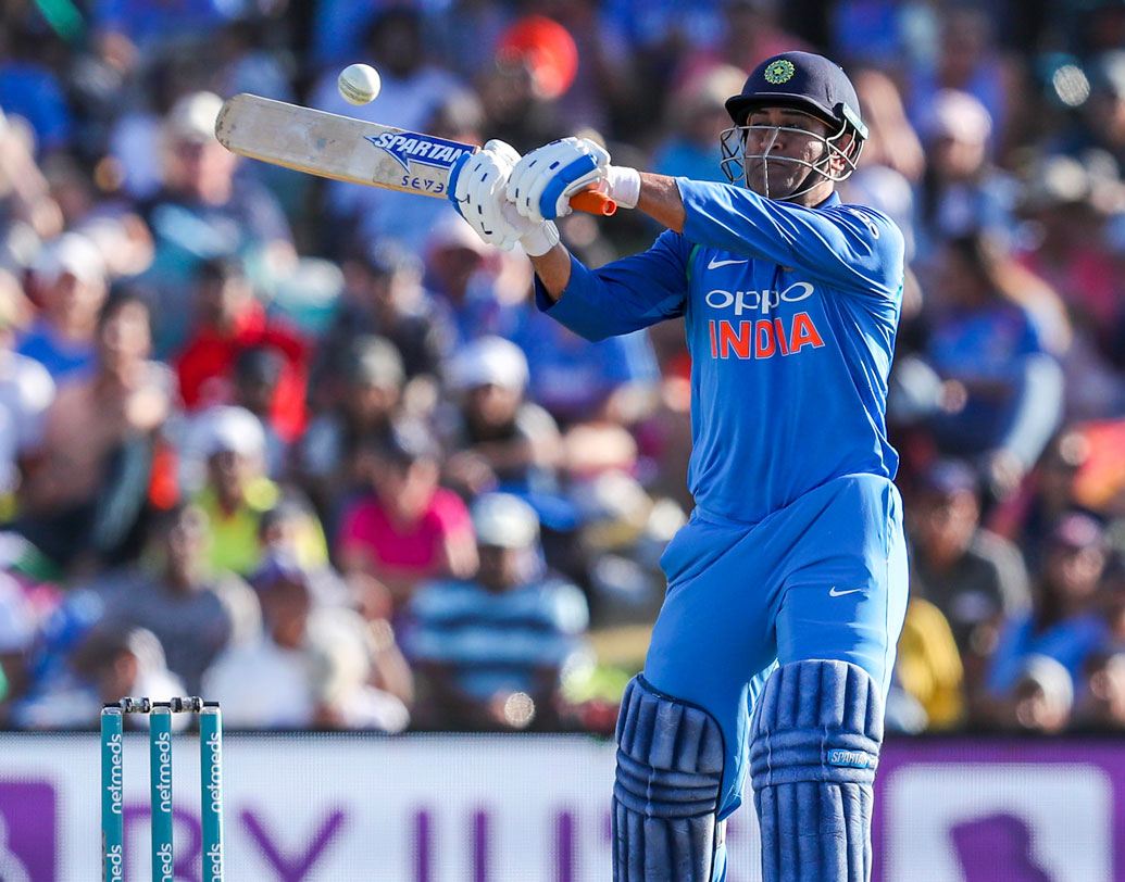 মহেন্দ্র সিংহ ধোনি: চোট মুক্ত হয়ে দলে ফিরছেন। তাই বাদ পড়ার প্রবল সম্ভাবনা দীনেশ কার্তিকের। ফর্মে থাকা ধোনি দলে এলে কিপিংয়ের পাশাপাশি মিডল ব্যাটিং অর্ডারও শক্তিশালী হবে।