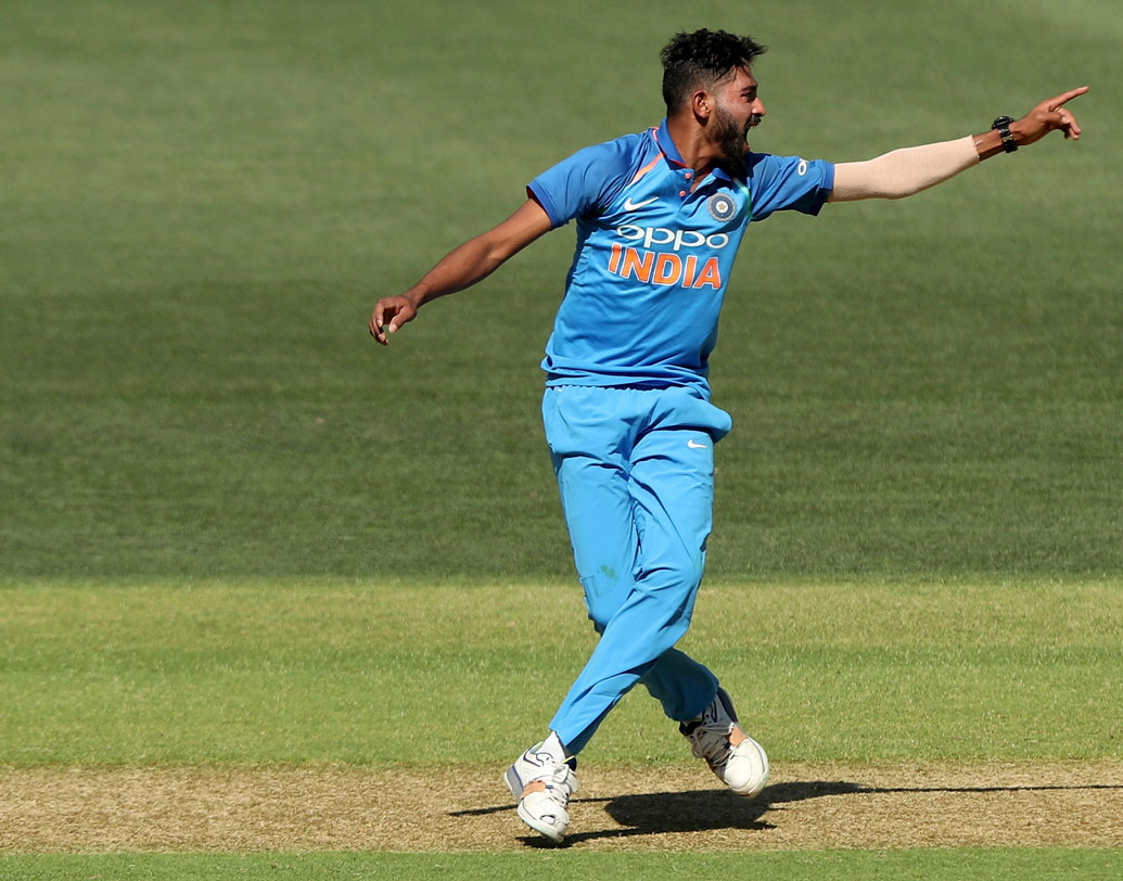 মহম্মদ সিরাজ: শেষ ম্যাচে সুযোগ মিলতে পারে মহম্মদ সিরাজের। সে ক্ষেত্রে বিশ্রাম দেওয়া হতে পারে খলিল আহমদকে। দলের পেস আক্রমণের রিজার্ভ বেঞ্চকে ভাল করে দেখে নিতে চাইছেন কোহালি-শাস্ত্রীরা। তাই একটি মাত্র ম্যাচ খেলা সিরাজকে সুযোগ দেওয়ার পরিকল্পনা দলের।