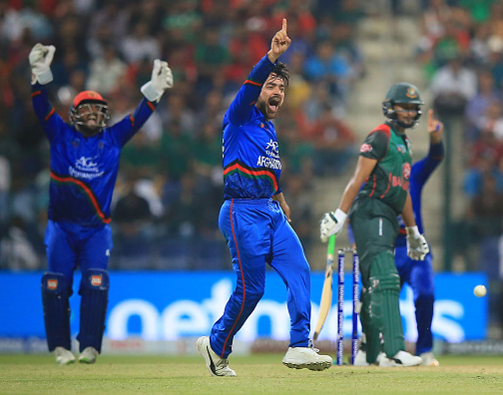 রশিদ খান: আফগানিস্তানের এই লেগস্পিনার ক্রিকেট দুনিয়ার অন্যতম বিস্ময়। বলের পাশাপাশি ব্যাট হাতেও বড় ভূমিকা নেওয়ার ক্ষমতা রয়েছে তাঁর।