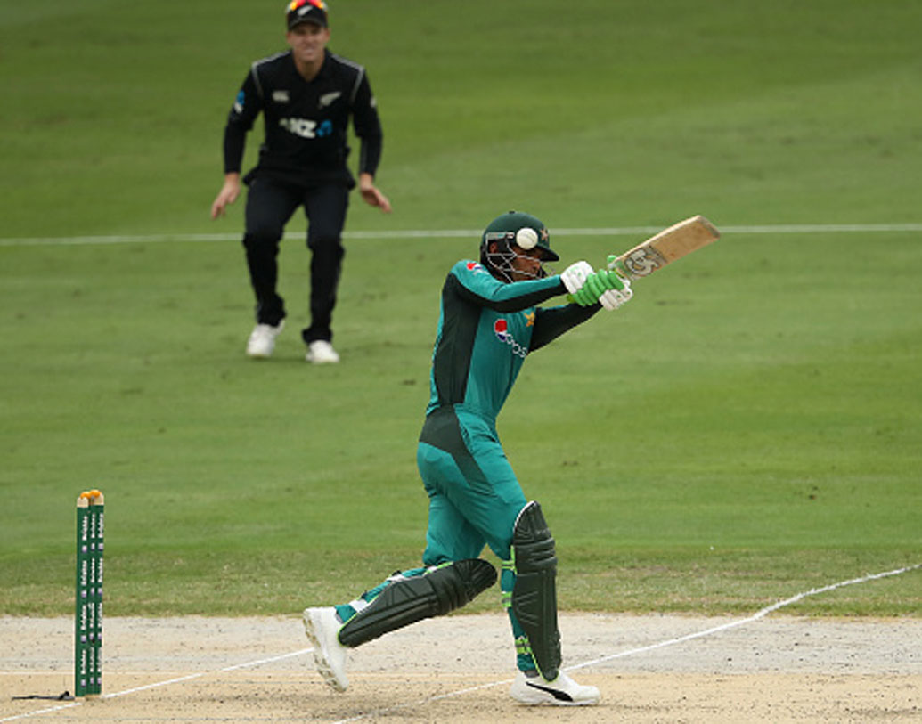 ফখর জামান: পঞ্চাশের উপর গড় থাকা পাকিস্তানের বাঁ হাতি ওপেনার দলের বড় ভরসা। এখনও পর্যন্ত মাত্র ৩২টি একদিনের ম্যাচ খেলেছেন। শতরান রয়েছে তিনটি।