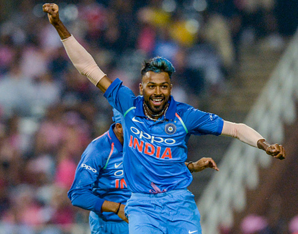 হার্দিক পাণ্ড্য: শাস্তি থেকে ফিরেই চলতি নিউজিল্যান্ড সফরে নিজের কার্যকারিতা প্রমাণিত করেছেন তিনি। ৪৪টি একদিনের ম্যাচ খেলা হার্দিক দ্রুত রান যেমন তুলতে পারেন,তেমনই ইংল্যান্ডের পিচে হার্দিকের পেস ভয়ঙ্কর হয়ে উঠতে পারে।