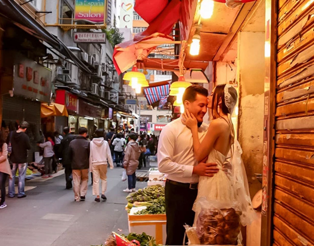 টেলরকে জাপানে প্রথম বিয়ের প্রস্তাব দিয়েছিলেন কেঞ্জি। তাই সেখানে বিয়ে করেন দ্বিতীয় বার। আগামী ভ্যালেনটাইন্স ডে-তে ১৩ নম্বর বার বিয়ের কথা ভাবছেন তাঁরা।