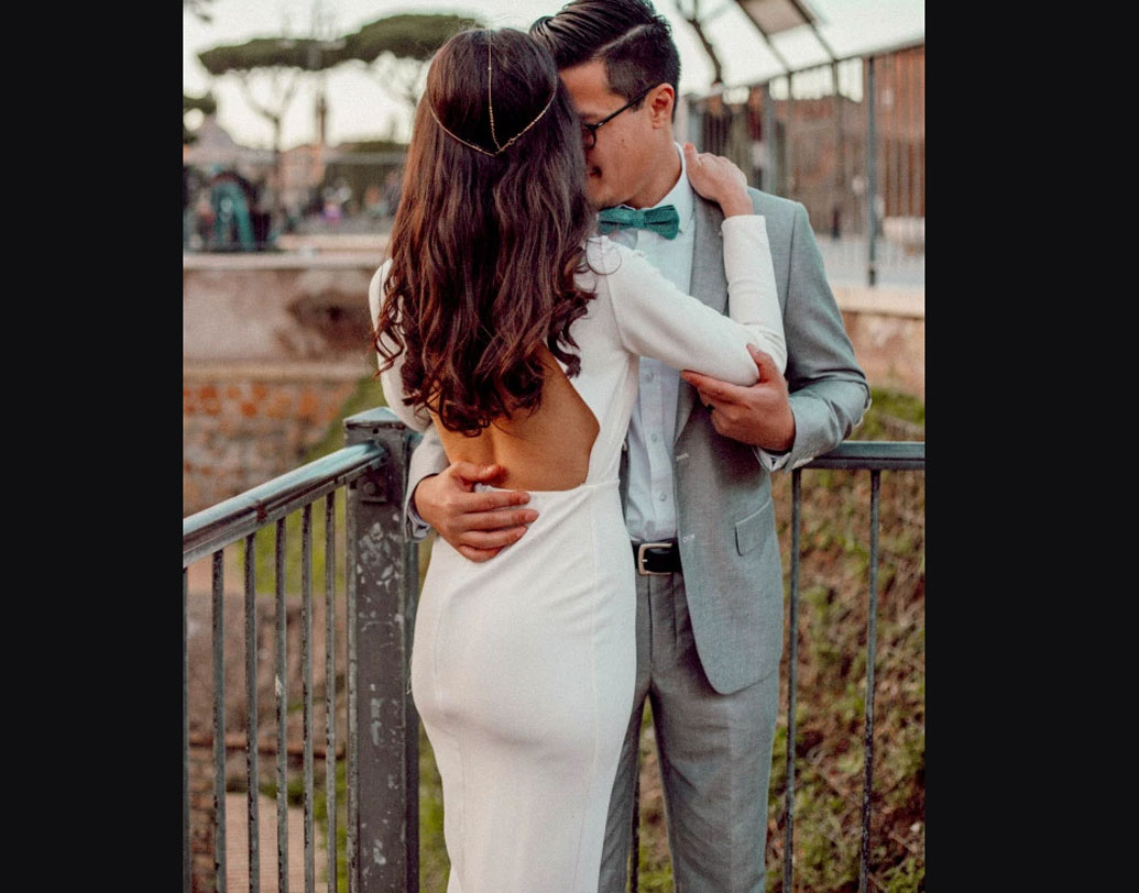 কেঞ্জি ও টেলর বলেন, আসলে ‘ইউ মে কিস দ্য ব্রাইড’ কথাটা শোনার মুহূর্তটা সবচেয়ে ভাল লাগার মুহূর্ত তাঁদের জন্য।