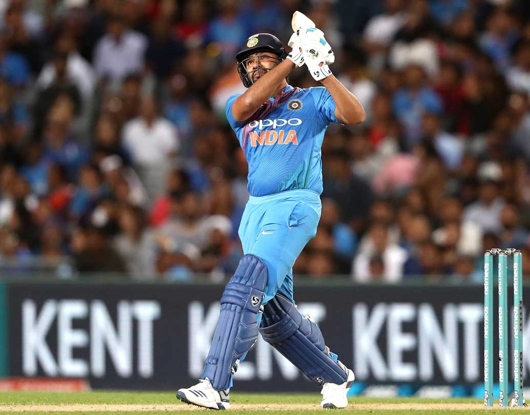 ওপেনিংয়ে রোহিত শর্মা নিশ্চিত ভাবেই এখন আত্মবিশ্বাসের তুঙ্গে। কুড়ি ওভারের ক্রিকেটে তিনিই বিশ্বের সর্বাধিক রান সংগ্রহকারী। নিউজিল্যান্ডে তিন ম্যাচের টি-টোয়েন্টি সিরিজে তিন ম্যাচে তাঁর ব্যাটে এসেছিল ৮৯ রান।