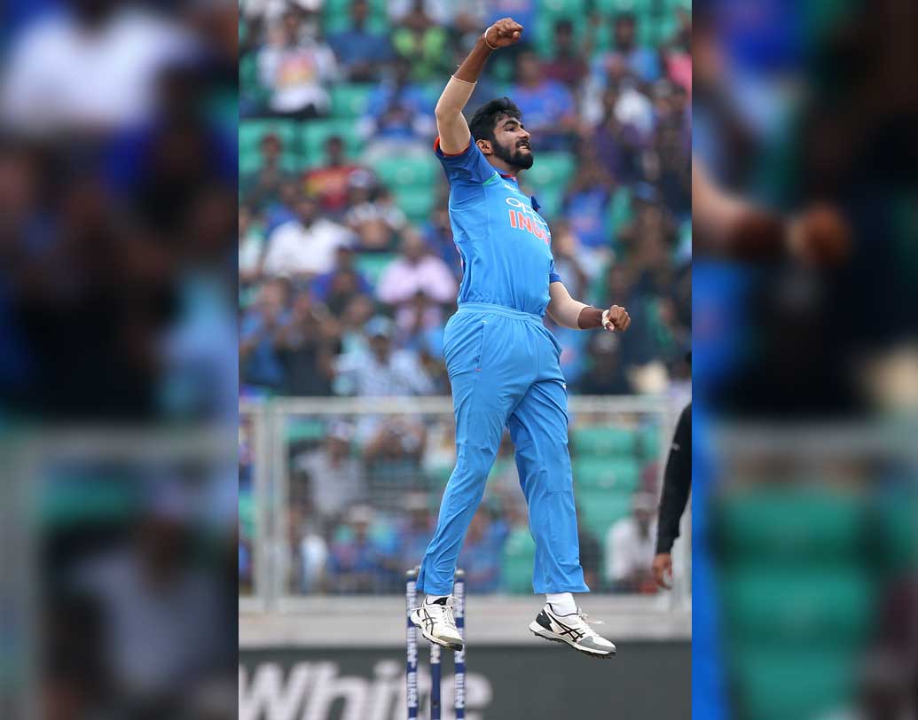 বিশ্রামের পর জাতীয় দলে ফিরছেন তরতাজা জশপ্রীত বুমরা। অস্ট্রেলিয়া ও নিউজিল্যান্ডে ওভারের ক্রিকেটে বিশ্রাম দেওয়া হয়েছিল তাঁকে। বিশ্বকাপে তাঁর খেলা নিশ্চিত। এই সিরিজ তাই বুমরার আত্মবিশ্বাস বাড়িয়ে নেওয়ার মঞ্চ।