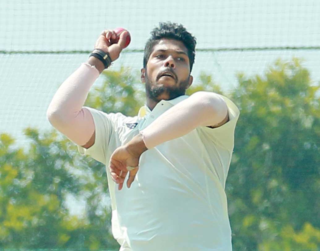 উমেশ যাদব একদিনের দলে ফিরেছেন বিদর্ভের হয়ে রঞ্জিতে অসাধারণ পারফরম্যান্সের সুবাদে। প্রাথমিক ভাবে ভারতের বিশ্বকাপের ভাবনায় তিনি ছিলেন না। কিন্তু এই সিরিজে দাপট দেখাতে পারলে বিশ্বকাপের স্কোয়াডে ঢুকে পড়তেও পারেন তিনি।