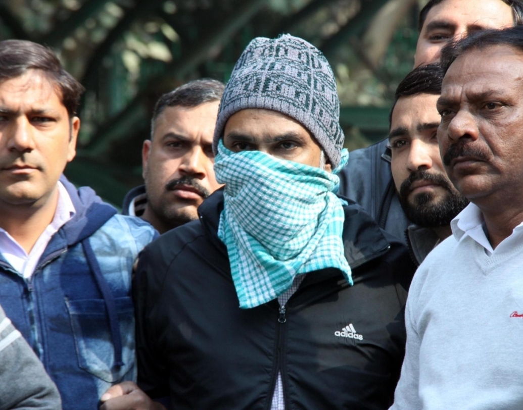 আব্দুল সুভান কুরেশি। ভারতের বিন লাদেন বলেও কুখ্যাত সে। ইন্ডিয়ান মুজাহিদিনের এই জঙ্গি বোমা বানাতে সিদ্ধহস্ত। ২০০৬-এর ১১ জুলাই মুম্বইয়ের ট্রেন বিস্ফোরণের সঙ্গে যুক্ত ছিল সে। স্টুডেন্টস ইসলামিক মুভমেন্ট অফ ইন্ডিয়া বা সিমির হাত ধরেই জঙ্গি কার্যকলাপে যুক্ত হয় ভারতের বিন লাদেন।