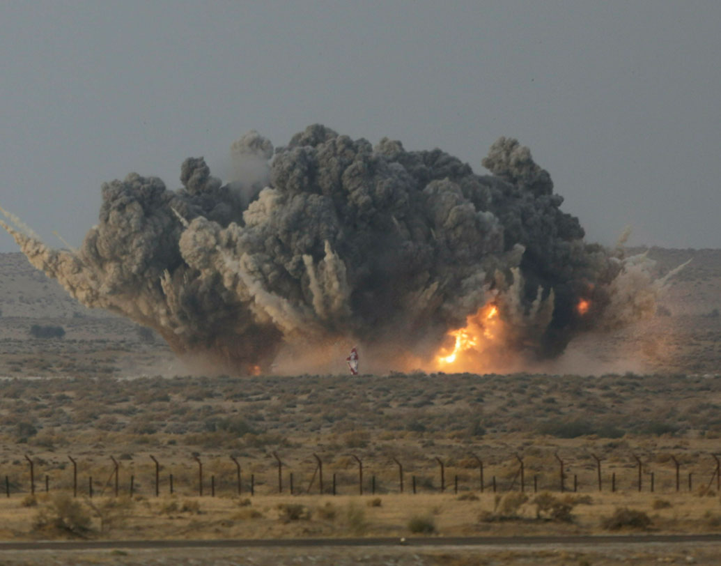 রাজস্থানের পোখরানে পাক সীমান্তে আকাশে উড়ন্ত অবস্থাতেই মাটিতে থাকা লক্ষ্যবস্তুর দিকে ক্ষেপণাস্ত্র ছুড়েছে তেজস। একই সঙ্গে আকাশে উড়তেই উড়তেই জ্বালানি ভরা হয়েছে যুদ্ধবিমানের ট্যাঙ্কে।  এই ক্ষমতার জন্য তেল শেষ হয়ে গেলেও আকাশেই তেল ভরে নিয়ে ফের আক্রমণের প্রস্তুতি নিতে পারে তেজস।