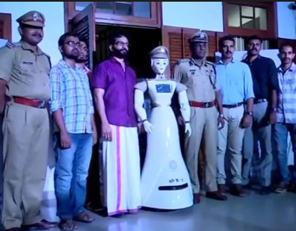 কেরল পুলিশ ডিপার্টমেন্টের টেকনোলজিক্যাল রিসার্চ এবং ডেভেলপমেন্ট সেন্টার অর্থাত্ কেরল পুলিশ সাইবারডোম এই রোবট বানিয়েছে।