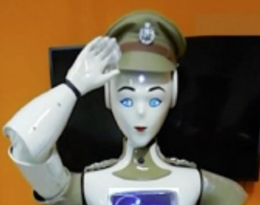 কেরল পুলিশের তরফে জানানো হয়েছে, কেপি-বটের প্রযুক্তি আরও উন্নত করা হবে। তার ফলে দুষ্কৃতীদের চিনে তাদের থানায় ঢোকা থেকে আটকাতেও সক্ষম হবে রোবট পুলিশ।