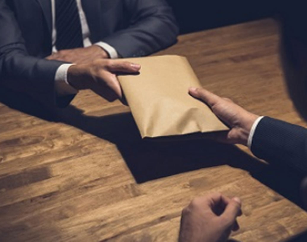 কেপি-বট ওই পুলিশ অফিসারকে জবাব দেয়, তার ছবি এবং কথা রেকর্ড করা রয়েছে। তাঁর বিরুদ্ধে প্রয়োজনীয় ব্যবস্থা নেওয়া হবে।