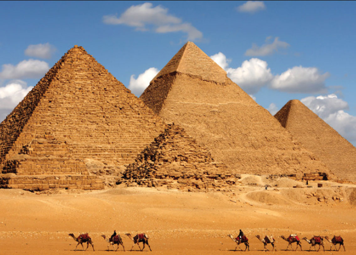 রাজনৈতিক অশান্তির কারণে ২০১১ সালের পর থেকে পর্যটকের সংখ্যা অনেকটাই হ্রাস পেয়েছে মিশরে। এই সমস্ত খুঁড়ে বার করা ইতিহাসের হাত ধরেই নতুন করে পর্যটক টানতে চাইছে মিশর প্রশাসন।