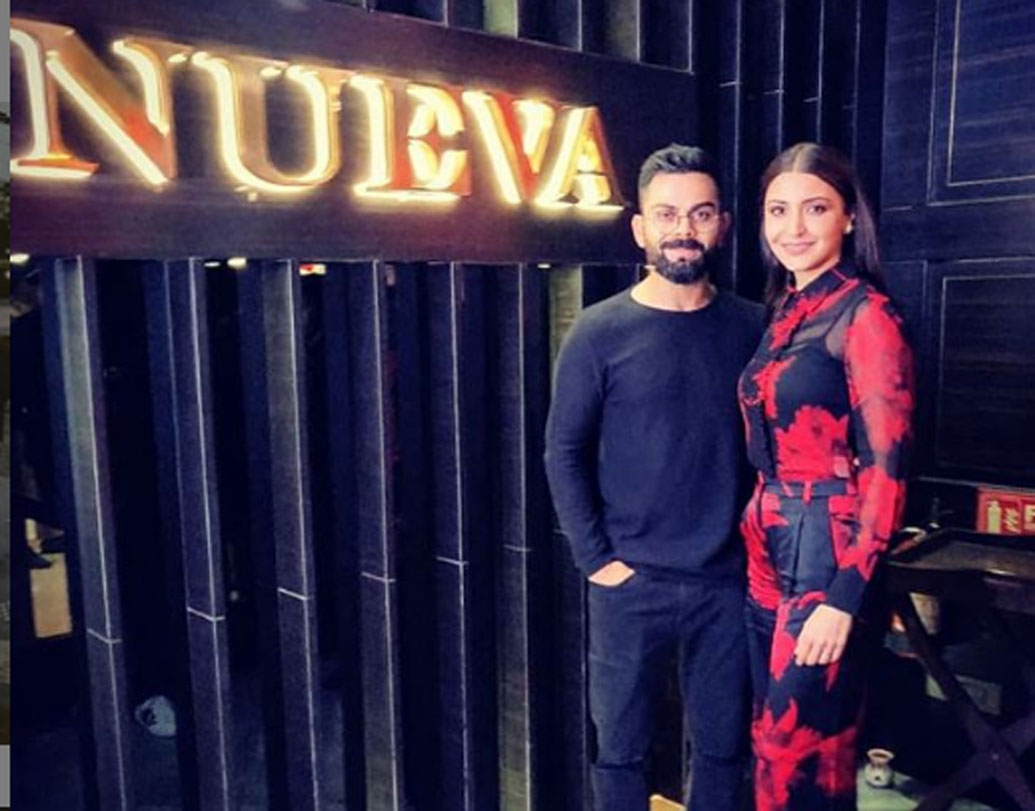 ওই দিন স্ত্রী অনুষ্কার সঙ্গে নয়াদিল্লির একটি রেস্তরাঁয় গিয়েছিলেন বিরাট। চুটিয়ে ভ্যালেন্টাইন্স ডে উপভোগ করেন তাঁরা। তারপর এই ছবিটি পোস্ট করে লেখেন, ‘গত রাতে আমার ভ্যালেন্টাইনের সঙ্গে।’