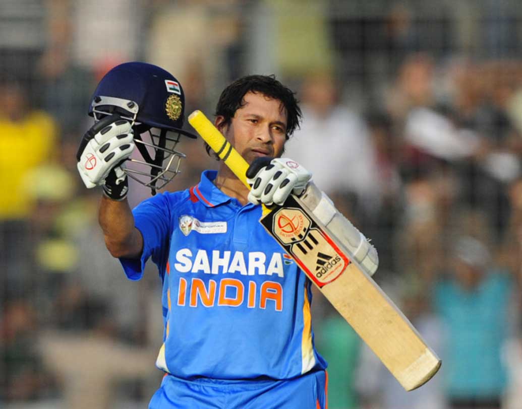 শুরুতে অবশ্যই সচিন তেন্ডুলকর। বিশ্বকাপে ৪৫ ম্যাচে ২২৭৮ রান করেছেন তিনি। গড় ৫৬.৯৫। দেশের হয়ে ছয় বিশ্বকাপে অংশ নিয়েছেন তিনি। এই কৃতিত্ব আর রয়েছে শুধু জাভেদ মিয়াঁদাদের। ২০০৩ বিশ্বকাপে ৬৭৩ রান করে প্রতিযোগিতার সেরা হয়েছিলেন তিনি।