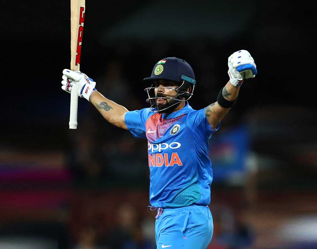 বিরাট কোহালি এখন বিশ্বের সেরা ব্যাটসম্যান। ২০১১ বিশ্বকাপের উদ্বোধনী ম্যাচেই করেছিলেন সেঞ্চুরি। ২০১৫ বিশ্বকাপেও শুরু করেছিলেন পাকিস্তানের বিরুদ্ধে সেঞ্চুরি দিয়ে। বিশ্বকাপে মোট ১৭ ম্যাচে ৪১.৯২ গড়ে করেছেন মোট ৫৮৭ রান। এ বার ইংল্যান্ডে তিনিই ভারতের অধিনায়ক।