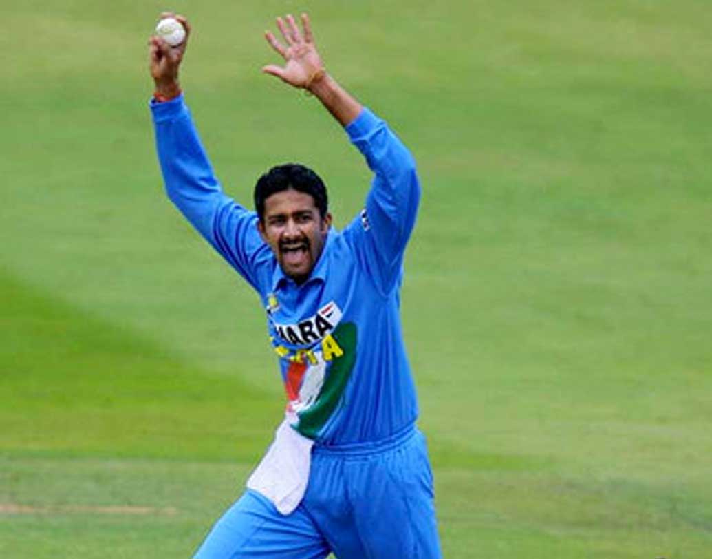 একদিনের ক্রিকেটে দেশের হয়ে সবচেয়ে বেশি উইকেট নেওয়ার কৃতিত্ব রয়েছে অনিল কুম্বলের। বিশ্বকাপেও ভারতীয় স্পিন আক্রমণকে নেতৃত্ব দিয়েছেন তিনি। ১৮ ম্যাচে ২২.৮৩ গড়ে নিয়েছেন ৩১ উইকেট।