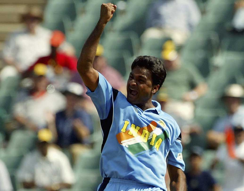 বিশ্বকাপে জাহির খানের সঙ্গে যুগ্ম ভাবে দেশের সর্বাধিক উইকেট শিকারী হলেন জাভাগল শ্রীনাথ। ১৯৯২ বিশ্বকাপে শুরু করে ১৯৯৬, ১৯৯৯ ও ২০০৩ বিশ্বকাপে খেলেছেন তিনি। ৩৪ ম্যাচে নিয়েছেন ৪৪ উইকেট। গড় ২৭.৮১।