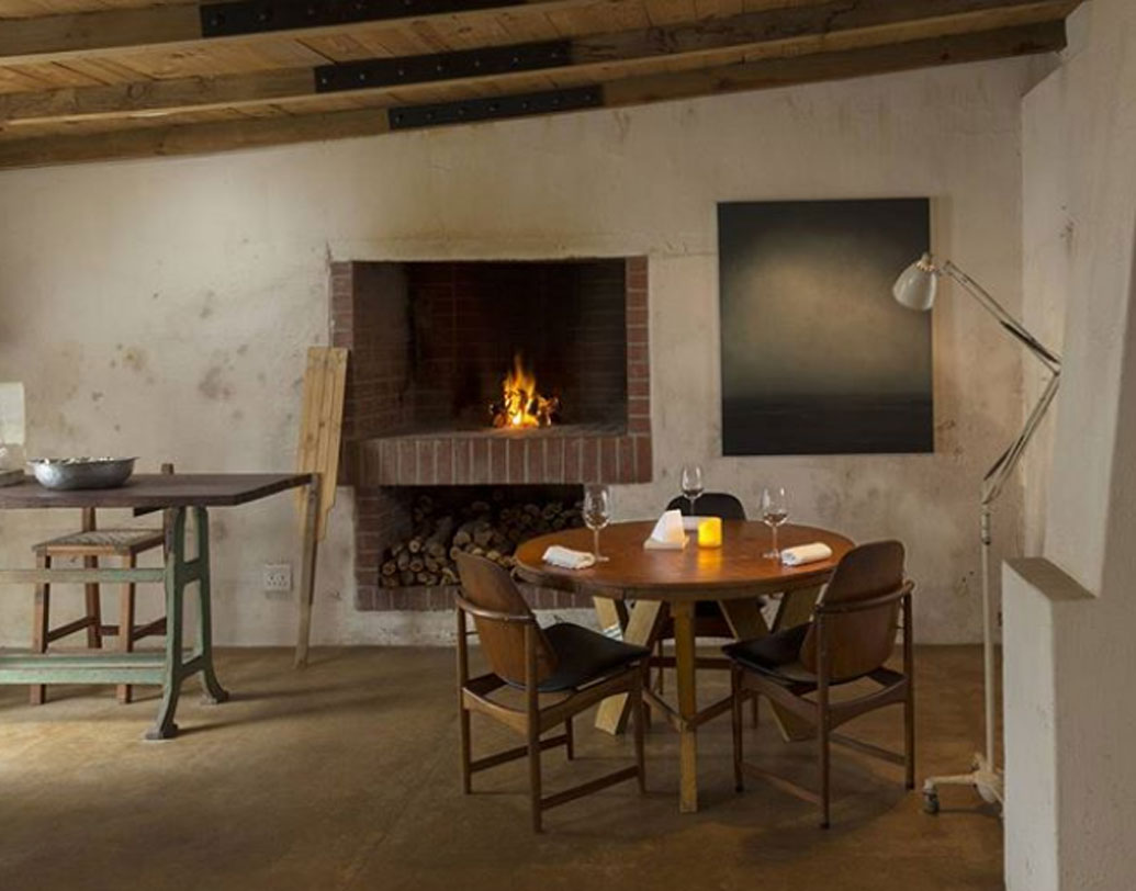 উলফগাটে মাত্র ২০ জনের বসার ব্যবস্থা রয়েছে। খাবার অর্ডার দেওয়া থেকে খাওয়া শেষ করা পর্যন্ত ২ ঘণ্টার মতো সময় লাগে। রেস্তরাঁর কর্মীর সংখ্যাও একেবারেই হাতে গোনা।