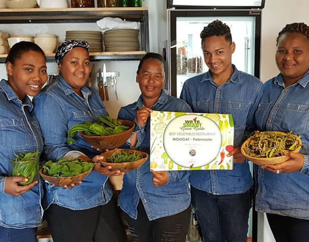 সবচেয়ে ভাল রেস্তরাঁর পুরস্কার নিজের কর্মীদের উৎসর্গ করেছেন সেফ। সংবাদ সংস্থা এএফপিকে সেফ ভ্যান দে বলেছেন, “আমার সমস্ত কর্মচারী, যাঁরা সারাদিন ধরে এই সমস্ত হার্বস জোগাড় করে নিয়ে আনেন... এই পুরস্কার তাঁদের।”