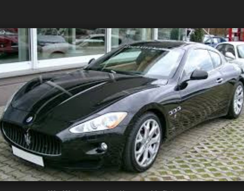 একটা-দুটো গাড়ি আবার যথেষ্ট নয় এঁদের কাছে। সবচেয়ে স্টাইলিশ হিসাবে পরিচিত গাড়ি মাসেরাটি কোয়ার্ট্রোপরটি মডেলটি ছিল বিজয় মাল্যের গ্যারাজে। এই ইতালিয়ান মাস্টারপিসের ১ কোটি ৬৭ লক্ষ টাকার একটা পুরনো মডেল ছিল তাঁর। মাস কয়েক আগে সেটা মাত্র ৩৭ লক্ষ টাকায় নিলাম হয়েছে।