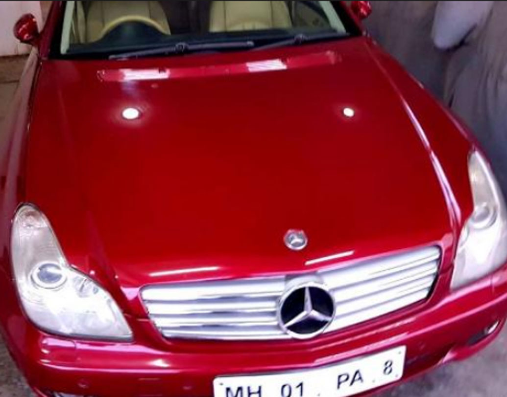 মার্সিডিজ সিরিজের সিএলএস ক্লাসও তাঁর রয়েছে। গাঢ় লাল রঙের মার্সিডিজ গাড়িটির মূল্য আনুমানিক ৮৫ লক্ষ টাকা।