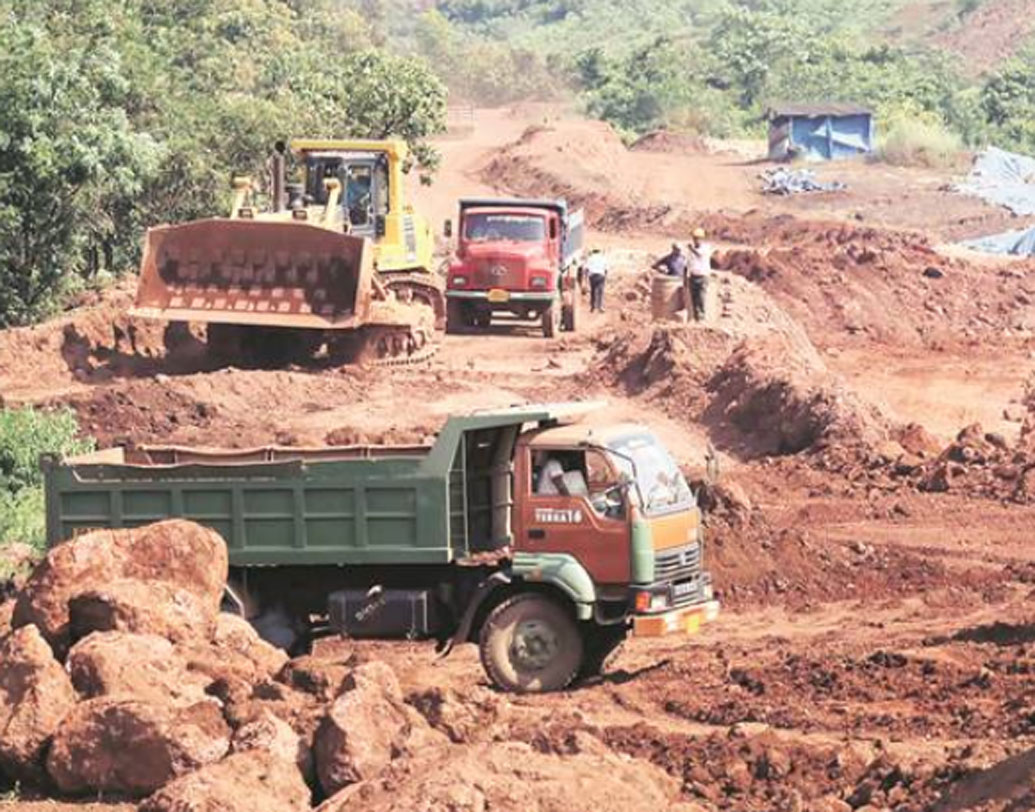 সে সময় আমদাবাদে ভূতত্ত্ব এবং খনি দফতরের অধীনে চাকরিও করতেন তিনি। ওয়াশিং পাউডারের ব্যবসা ছিল তাঁর পার্ট টাইম কাজ। পরে একটা দুর্ঘটনায় পার্ট টাইম কাজটাই ফুল টাইমে পরিণত হয়।