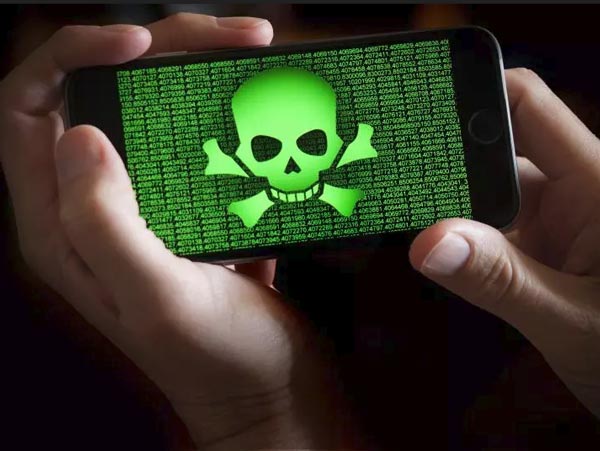 অ্যান্ড্রয়েড অপারেটিং সিস্টেমে চালিত অধিকাংশ স্মার্টফোনের ইন্টারফেসের দুর্বলতার কারণে বড়সড় সাইবার নিরাপত্তা ঝুঁকিতে রয়েছেন লক্ষ লক্ষ ব্যবহারকারী। গুগ্‌লের অ্যান্ড্রয়েড অপারেটিং সিস্টেমের বেশ কয়েকটি ত্রুটি চিহ্নিত করেছে ব্যবহারকারীদের সতর্ক করেছে কেন্দ্রের সাইবার নিরাপত্তা সংস্থা।