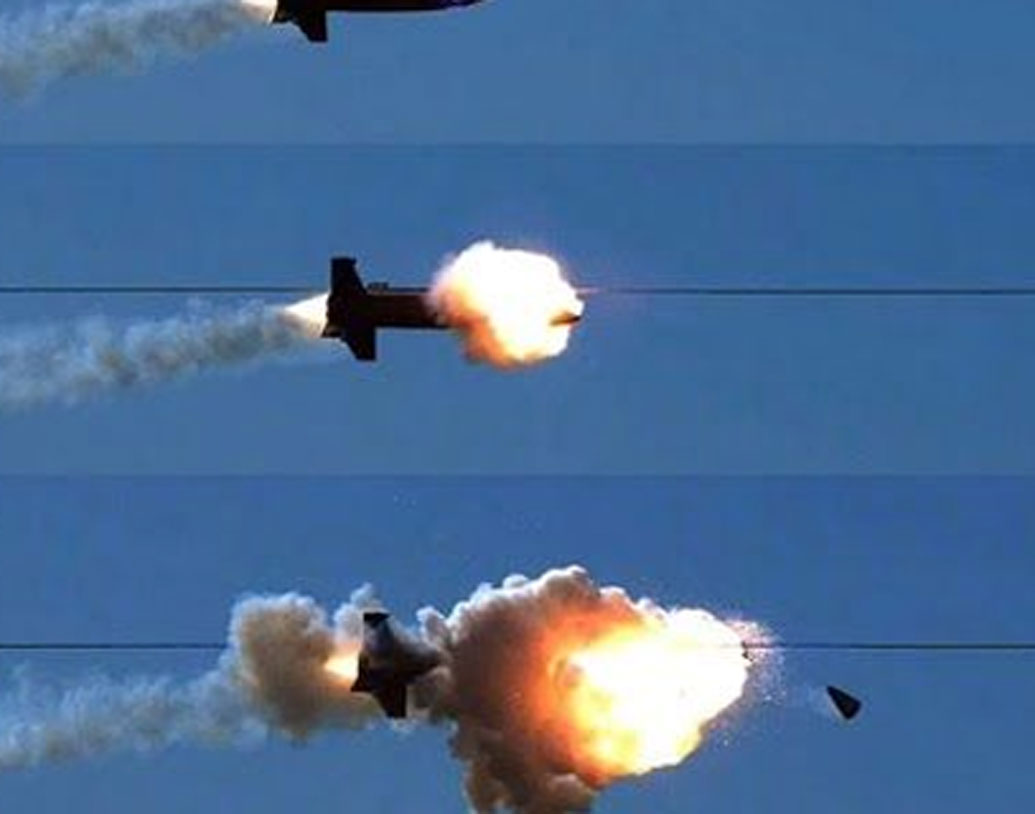 লেজার অস্ত্র দিয়েও ক্ষেপণাস্ত্র ধ্বংস করা যায়। কিন্তু লেজার রশ্মি ক্ষেপণাস্ত্রে আঘাত করে তাতে ছিদ্র তৈরি করে সেটিকে ধ্বংস করে। এই পদ্ধতি সময় সাপেক্ষ। কালি-৫০০০ যে মাইক্রোওয়েভ বিকিরণ ছাড়ে, তা ছুটন্ত ক্ষেপণাস্ত্রের সংস্পর্শে আসার সঙ্গে সঙ্গে ক্ষেপণাস্ত্রটি ঝলসে যাবে। চোখের নিমেষে আকাশেই ধ্বংস হয়ে যাবে। (প্রতীকী ছবি)