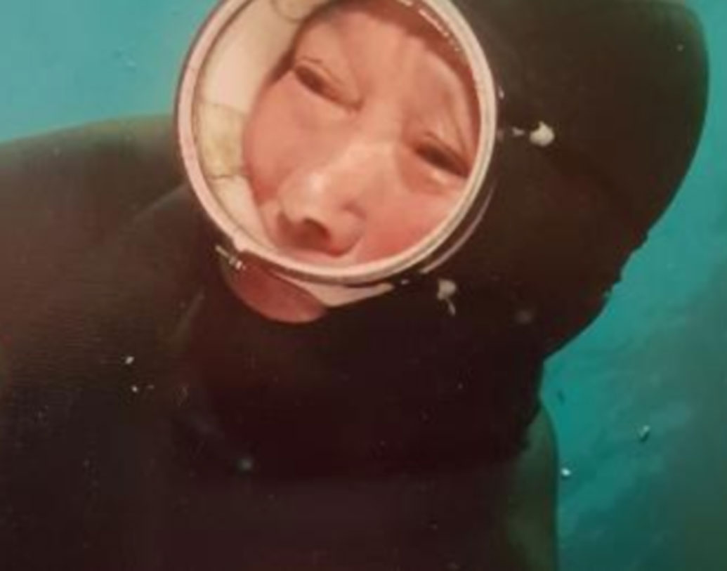 কিম কিন্তু একজন ফ্রি-ডাইভারও। ২০১৭ পর্যন্ত সমুদ্রের তলদেশে ডুব দিয়েছেন তিনি। অসুস্থতার কারণে বছর দু’য়েক আর এই কাজ করেন না।