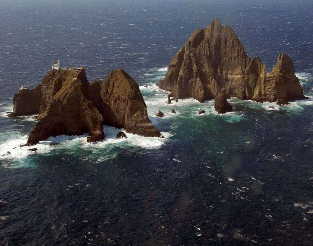 পুলিশ, নাবিক, পর্যটক, লাইটহাউস অপারেটর— অনেকেই এই দ্বীপে বেড়াতে আসেন। বেশির ভাগ সময়ই ঝড়বৃষ্টির আশপাশের জগত থেকে বিচ্ছিন্ন হয়ে পড়ে দ্বীপটি। ৭০-এর দশক নাগাদ ডাইভারদের বেশ কিছু পরিবার এই দ্বীপে থাকতেন। কিন্তু আবহাওয়ার কারণেই আস্তে আস্তে ফাঁকা হতে শুরু করে দ্বীপটি।