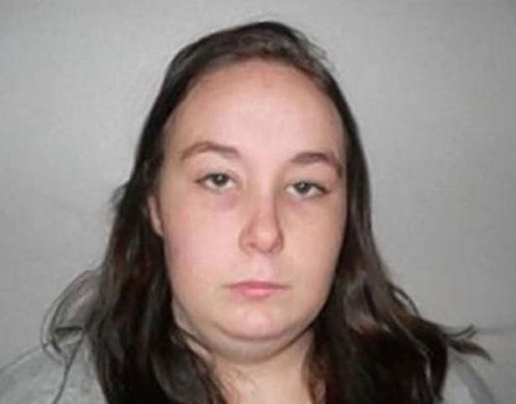 এক মহিলা নিজের প্রেমিককে জামিন পাইয়ে দেওয়ার জন্য দুই সন্তানকে ৪ হাজার ডলারে বিক্রি করার কথা জানিয়েছিলেন ফেসবুকে। যদিও এর পর তাঁকেও হাজতবাস করতে হয়েছিল।