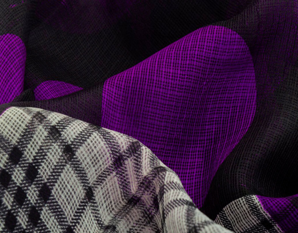 একটি সুতির কোটার শাড়ির দাম উঠেছে এক লক্ষ ৪০ হাজার টাকা! তবে তা আরও বাড়বে বলেই মনে করা হচ্ছে।